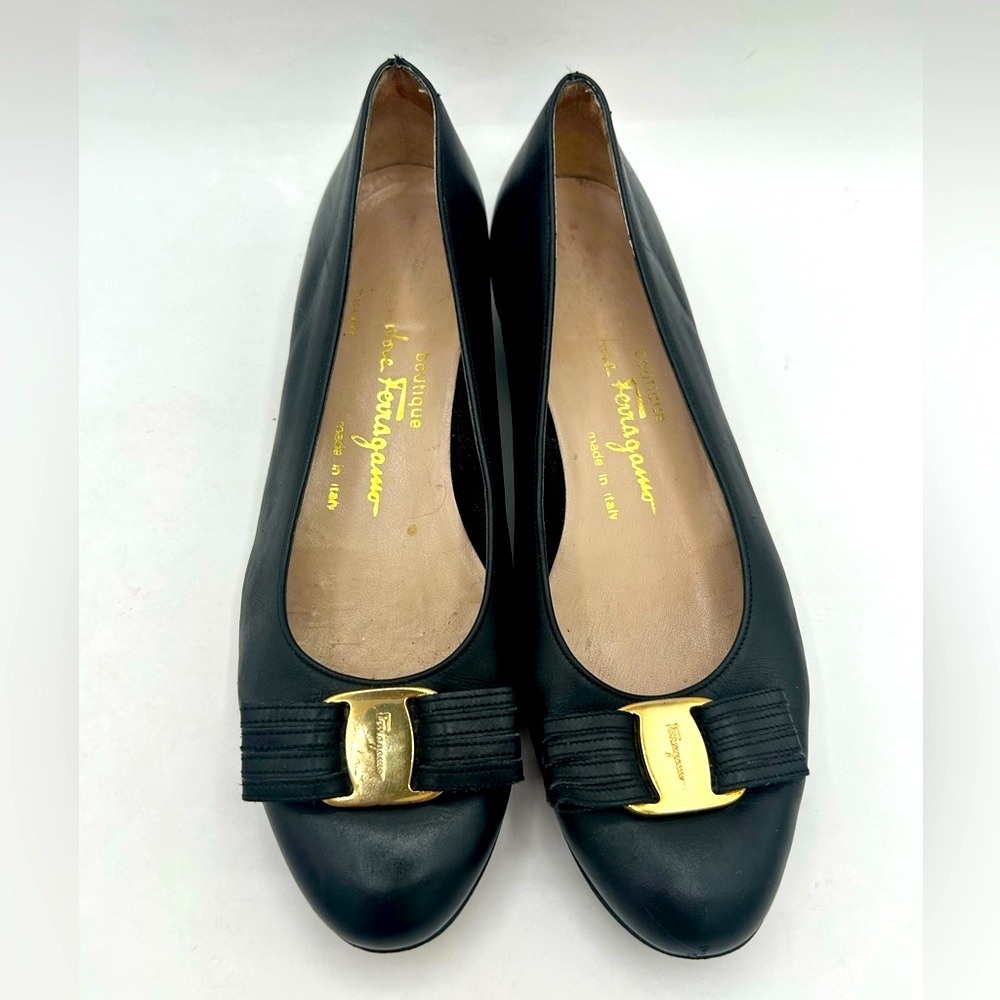 Salvatore Ferragamo Vara Gold Bow Logo Black Leather Ballerina flat Shoe  Size 7 - Picture 5 of 16
